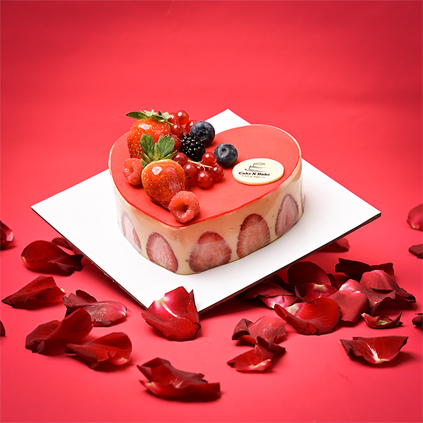 Vanilla Strawberry Gateau Cake- 4 portions